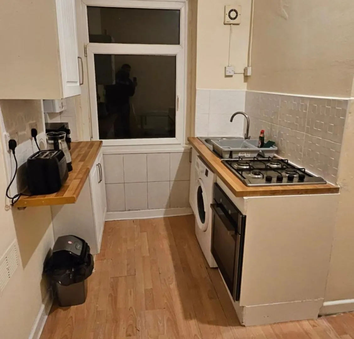 2 Bed 3Rd Floor Apartment Cardiff City Centre United Kingdom