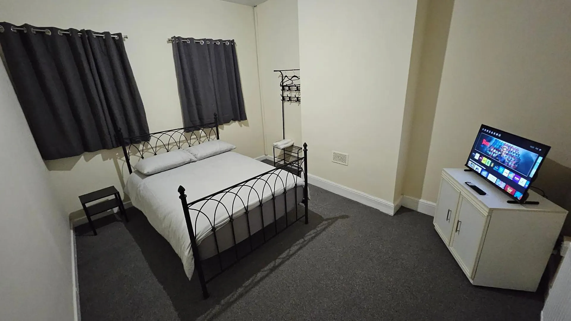 2 Bed 3Rd Floor Apartment Cardiff City Centre